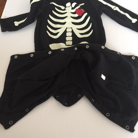 Old Navy Glow In The Dark Skeleton 6-12 Months - Picture 2 of 3